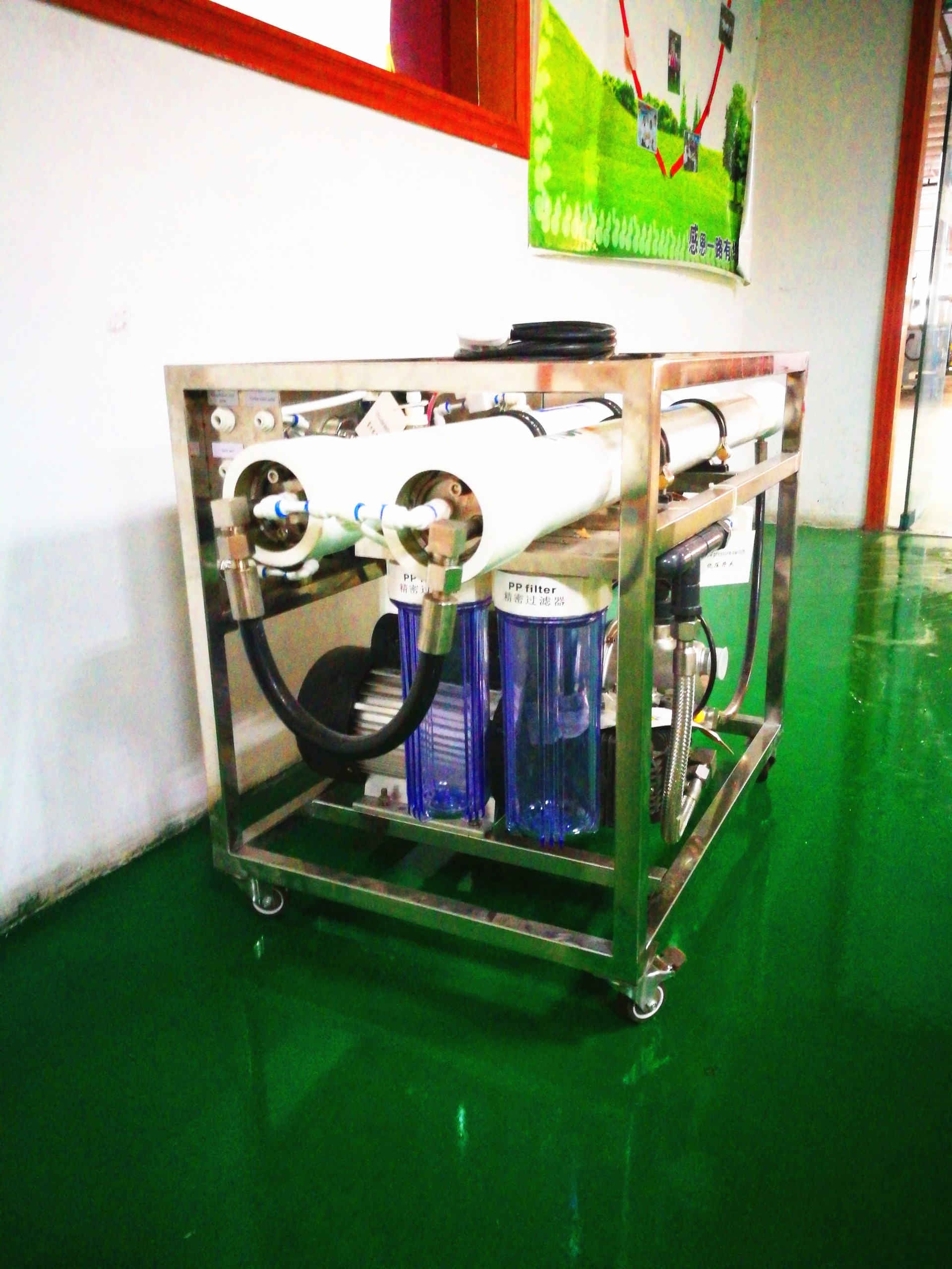 Portable seawater desalination machine